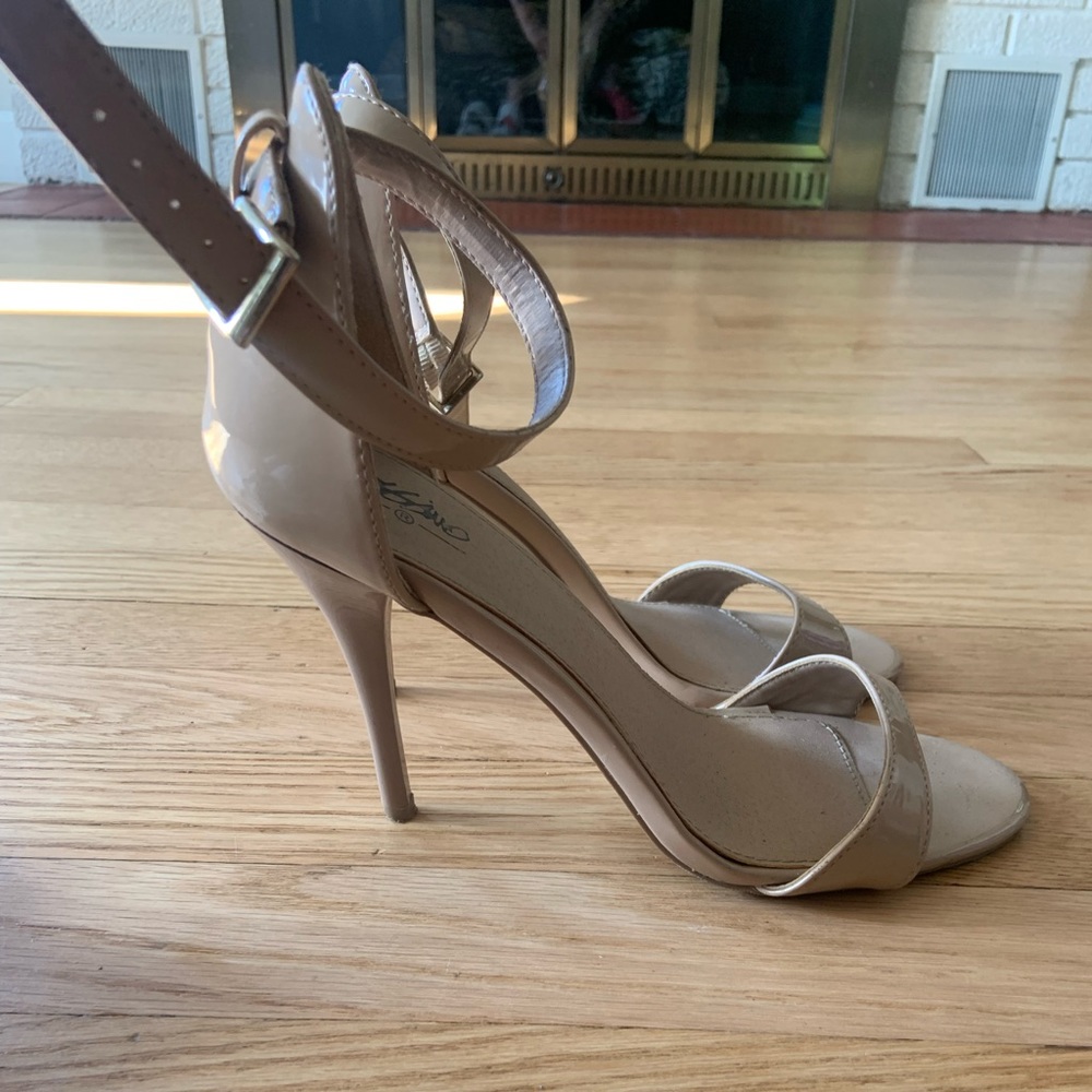 Patent nude leather strappy heels 8.5